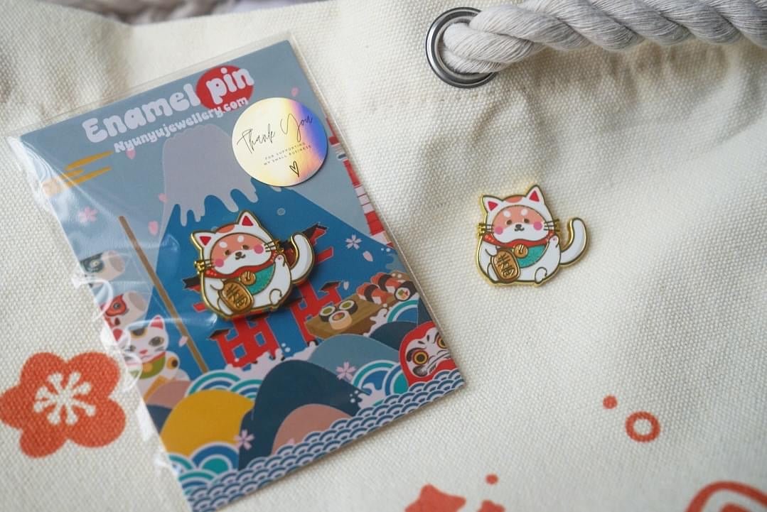 Enamel Badge - Mandela neko Lucky Cat Shiba Inu - NYU NYU